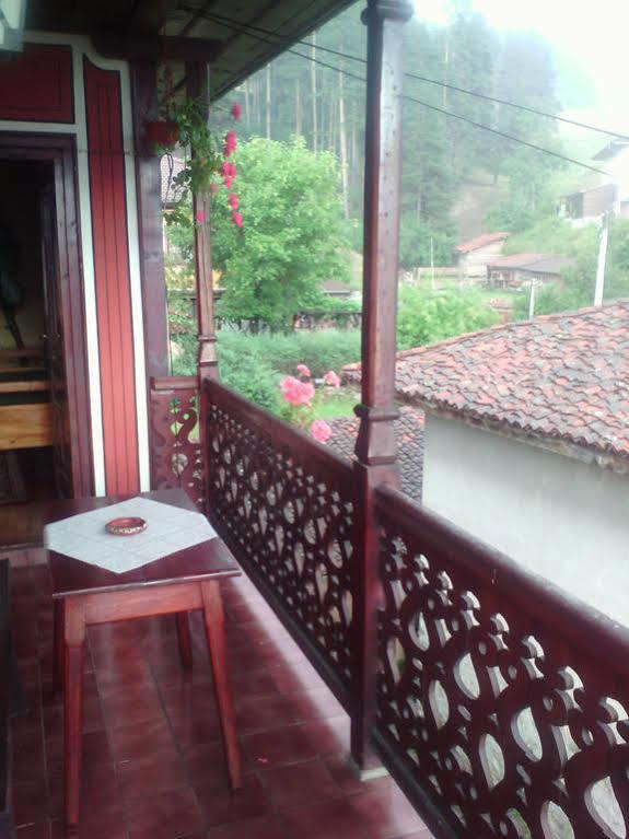 Guest Rooms Dona Kopriwschtiza Exterior foto