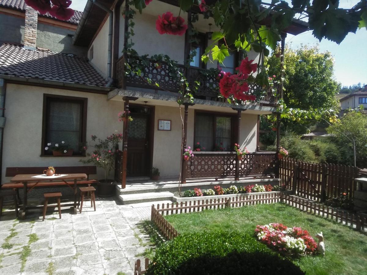 Guest Rooms Dona Kopriwschtiza Exterior foto